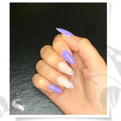 Ногти дизайна цветов маникюра фиолетовые Стоковое Фото - изображение  насчитывающей конструкция, гель: 94768284