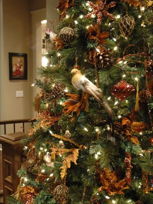 Обои на рабочий стол Олени со свтящимися рогами и снеговик у новогодней елки  в лесу, (Merry Christmas / с рождеством), обои для рабочего стола, скачать  обои, обои бесплатно