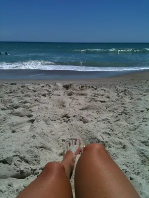 Красивые ножки на пляже (61 фото) - 61 фото