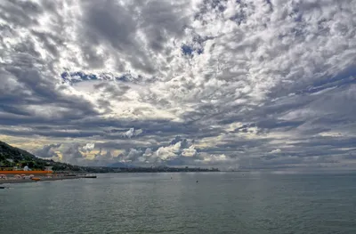 Нереально красивые облака над морем …» — создано в Шедевруме