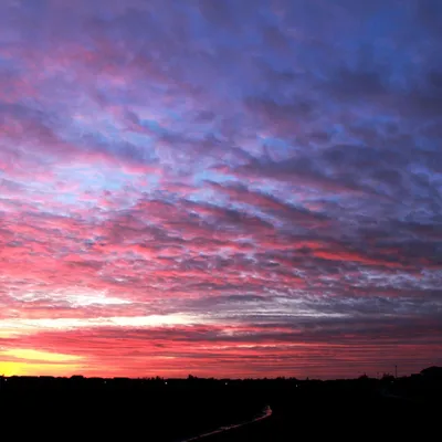 Красивое небо на закате очень много…» — создано в Шедевруме