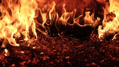 Огонь пламя на белом фоне стоковое фото ©Kesu01 104681724