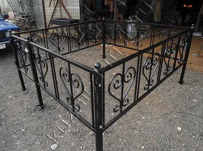Сварные ограды на кладбище — ритуальная ограда на могилу из профильной  трубы: фото и цены