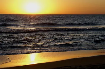 Волны океана закат на берегу красивые пейзажи прибрежные цифровые обои  генеративный ии | Премиум Фото