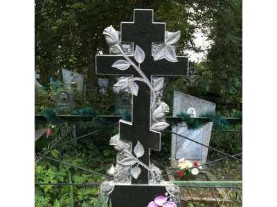 Памятник в виде креста с цветами фото
