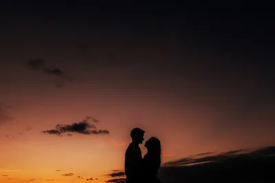 влюблённые на закате, парень и девушка на закате, девушки на закате, на  закате, пара на крыше закат, Свадебный фотограф Москва