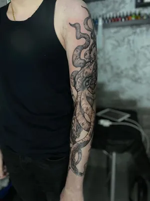 КОТ TATTOO STUDIO | Аниме тату на руке для парней в стиле аниме Code Geass.  Татуировка в стиле манга в цвете от мастера Kot Tattoo Studio | Дзен