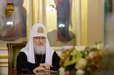 РПЦ извинилась за фотографии с исчезнувшими с руки патриарха Кирилла часами  Breguet — РБК