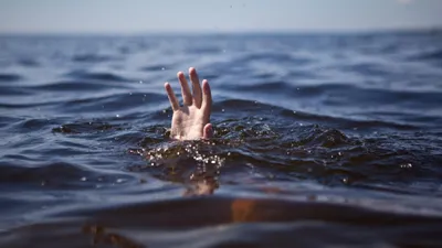 Унесенный в море мальчик спасся, вспомнив советы из видеофильма