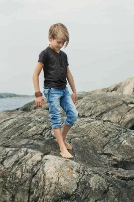 море мальчика стоковое фото. изображение насчитывающей волна - 23624728