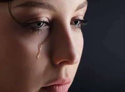 Глаза плачущей девушки. закрыть. видеоматериал - Видео насчитывающей страх,  женщина: 242794854