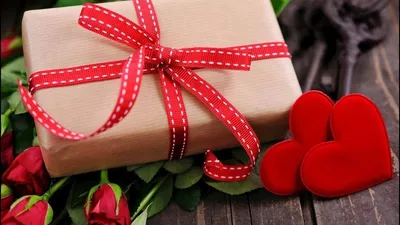Что подарить на 14 февраля: ТОП идей для подарков в День святого Валентина  2022