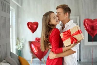 Фотография День святого Валентина Сердце лепестков коробке подарок