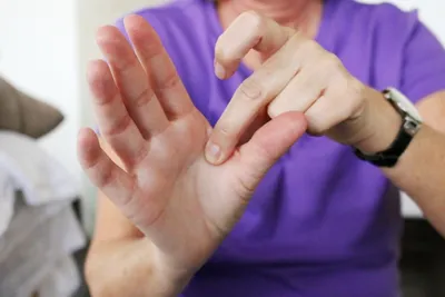 Судороги: причины, лечение, что делать если сводит ноги или руки у женщин и  мужчин