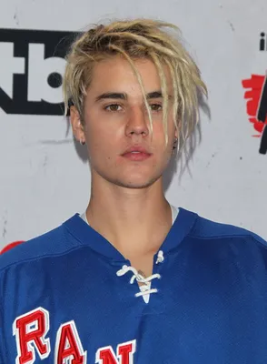 Причёски Джастина Бибера: стрижка Justin Bieber в разные годы и его новая  сейчас — короткая, боб и другие, фото, как называется, кому подойдёт,  стильные укладки в 2019