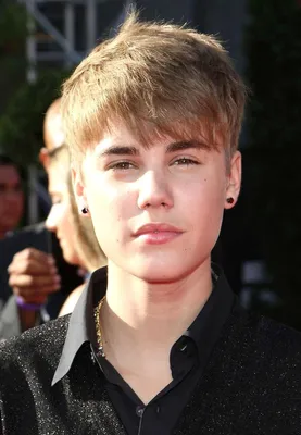 Причёски Джастина Бибера: стрижка Justin Bieber в разные годы и его новая  сейчас — короткая, боб и другие, фото, как называется, кому подойдёт,  стильные укладки в 2019