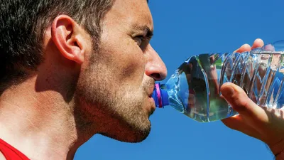 Что будет с организмом, если пить много воды каждый день - РИА Новости  Спорт, 03.11.2021
