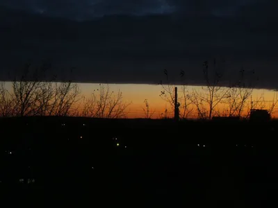 восход солнца над рисовым полем глядя в окно поезда, ностальгический рассвет  из окна поезда, Hd фотография фото, небо фон картинки и Фото для бесплатной  загрузки