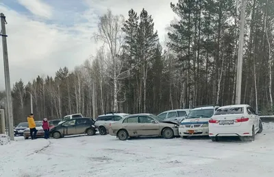 В Барнауле на дороге сложился \"бутерброд\" из разбитых машин | 17.04.2023 |  Барнаул - БезФормата