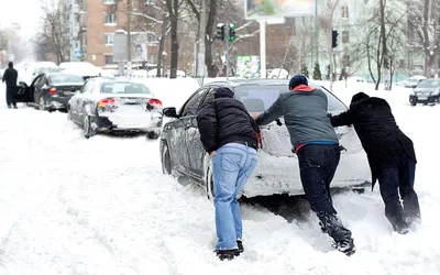 Пасха близко: водитель на Сахалине старательно разбил своё авто об другое  на глазах у обомлевших соседей - Новости Сахалинской области. Происшествия  - astv.ru