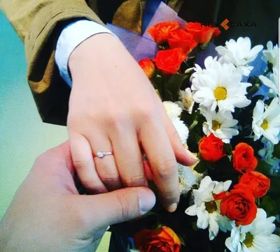Свадьба - Руки, Кольца И Цветы Стоковые Фотографии | FreeImages