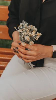 photograph, рука в руке нежность, обручальные кольца на ладони, обручальное  кольцо на руке черно-белое, руки эстетика цветы, свадебный