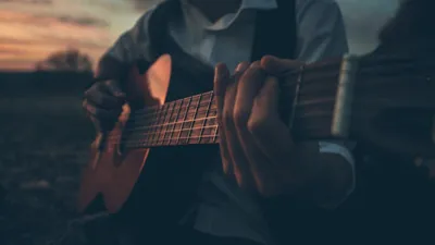 MERAGOR | Рок-музыкант с гитарой на аву