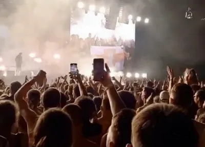 На концерте Макса Коржа в Москве подняли флаг Украины – фото