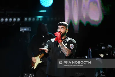 Тимати показал шесть фото концерта в Ростове, на котором он обидел фанатов