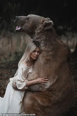Девушка поделилась впечатлениями от фотосессии с бурым медведем
