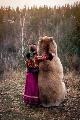 Даже успела поцеловать его в нос»: екатеринбурженка устроила фотосессию с  настоящим медведем - 11 декабря 2017 - e1.ru