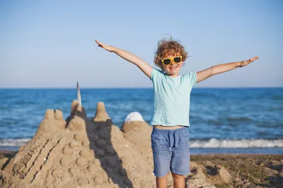 5 способов занять ребенка на пляже