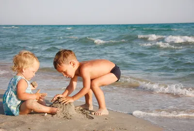 На пляж с маленьким ребёнком: отдых и безопасность - BubaGO