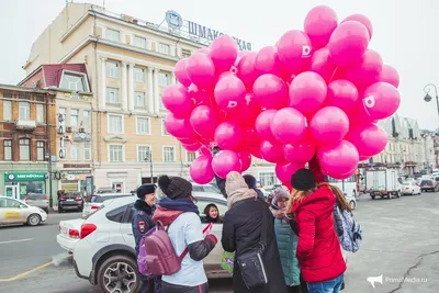 В Ташкенте оштрафовали отца, девятилетний сын которого торговал на улице  воздушными шарами