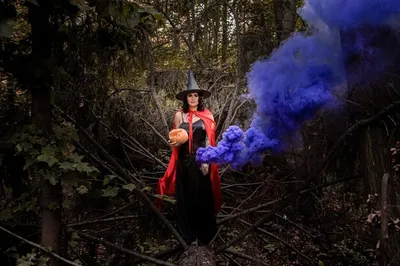 Продолжение прогулок по лесу с... - Цветной дым, краски холи | Facebook