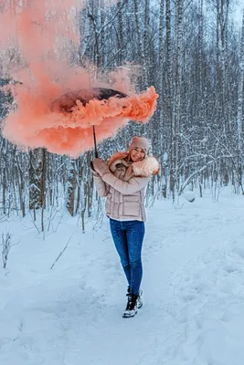 Идеи для зимней фотосессии с цветным дымом