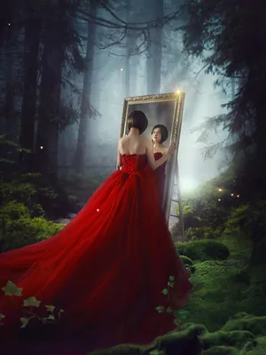 Девушка с цветком на заднем плане леса с зеркалом Стоковое Фото -  изображение насчитывающей лилия, хрупкость: 98979800