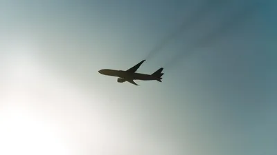 самолет небо полет самолета Фото Фон И картинка для бесплатной загрузки -  Pngtree