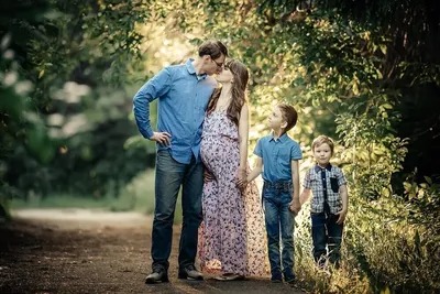 Портрет счастливой семьи дома :: Стоковая фотография :: Pixel-Shot Studio