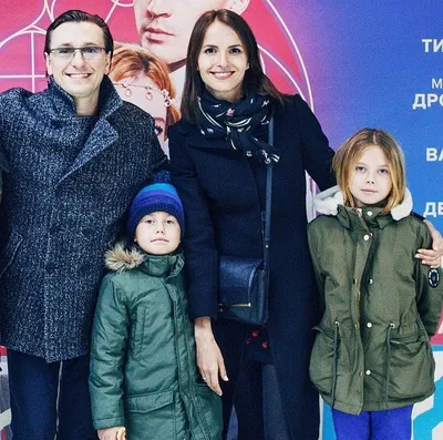 Сергей Безруков вышел в свет с семьей после рождения младшего сына - Вокруг  ТВ.