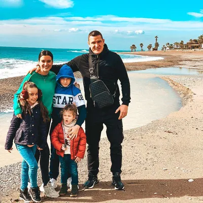 Ксения Бородина собирается на отдых в Крым со своей семьей Телеведущая  хочет нанять яхту, посетить красивые места и рестораны. | Instagram