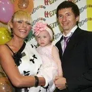 Дочь Юлии Началовой отметила день рождения младшей сестры с новой семьей  папы