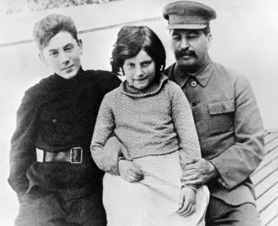 Трудно быть дочерью Сталина. Подробная история Светланы Аллилуевой |  Будущее | Republic
