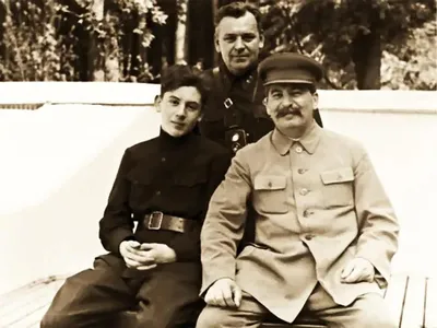 Жизненные трагедии детей Сталина: чего не простили сыну вождя народов -  Экспресс газета