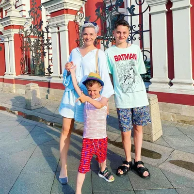 Жена Стаса Костюшкина рассказала, куда поступил их старший сын - Новости -  Дети Mail.ru
