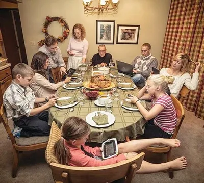 Семья за столом - 65 фото