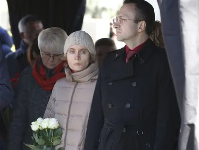 Внебрачные дети и Слуцкий пришли на могилу Жириновского: грустные кадры