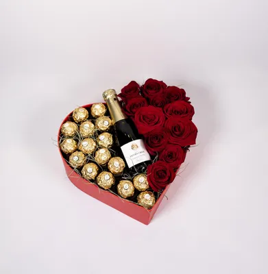 Купить шоколадный набор \"любимой жене\" (сердце среднее) в Москве по цене  3340 рублей недорого с доставкой