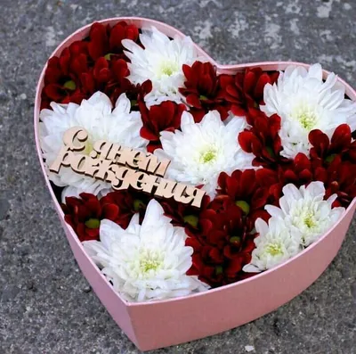 Купить цветы в Новосибиске, Сердце из роз и клубники - Доставка цветов по  Новосибирску