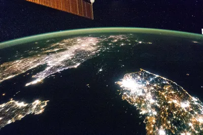 Северная Корея (темная область) и Южная Корея ночью | Пикабу
